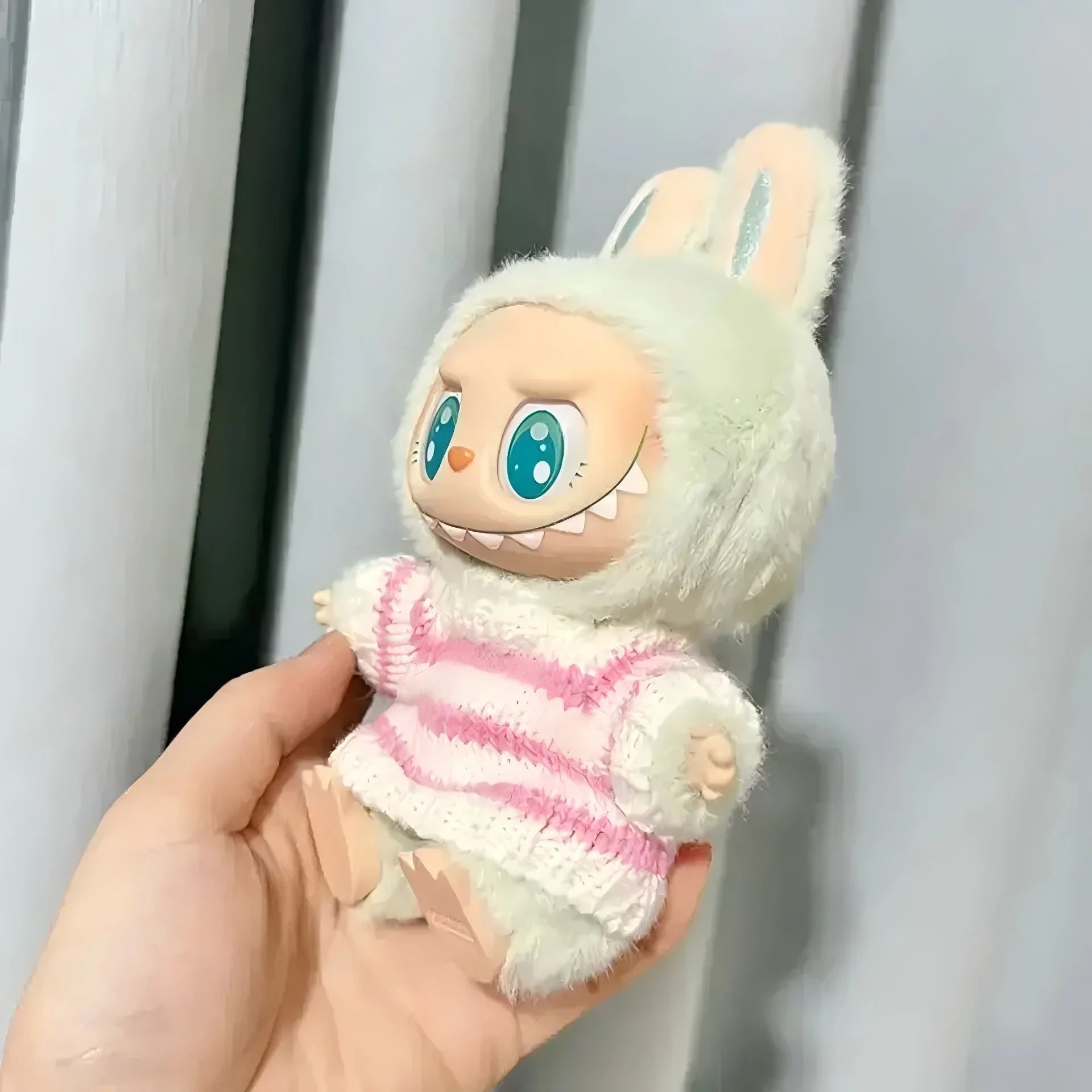 🧸 Sweater Rayé Rose & Blanc pour Poupée Labubu 17 cm - SiriuS