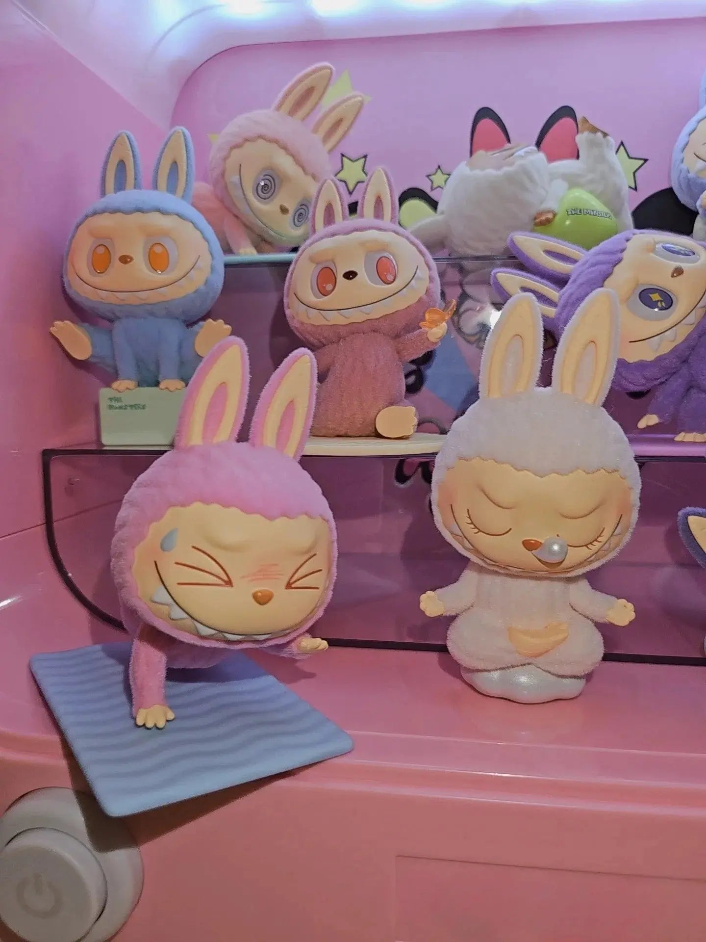 🧘 Figurine Labubu Lazy Yoga – Boîte Surprise Kawaii SiriuS