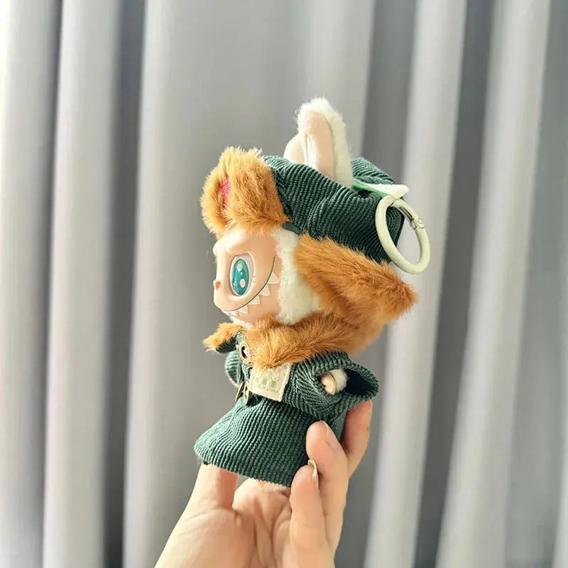 🧥 Tenue Labubu 17 cm – Manteau Vert Armée & Chapeau Étoile Rouge | Look Aventure & Tissu Peluche Douce SiriuS