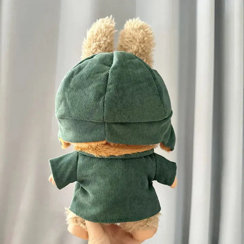 🧥 Tenue Labubu 17 cm – Manteau Vert Armée & Chapeau Étoile Rouge | Look Aventure & Tissu Peluche Douce SiriuS