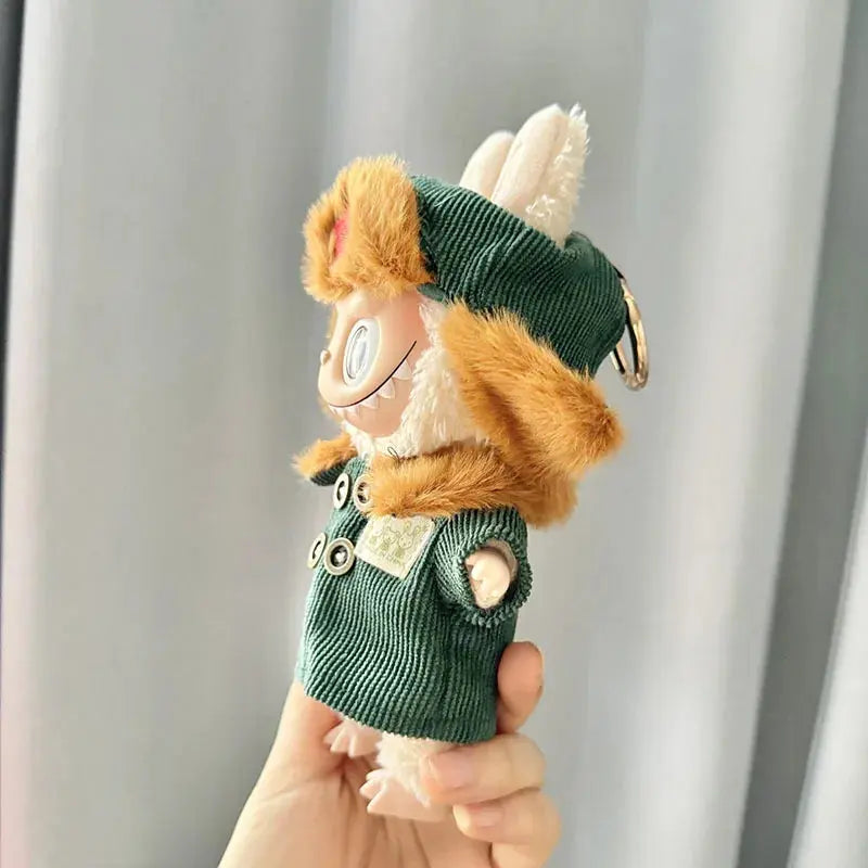 🧥 Tenue Labubu 17 cm – Manteau Vert Armée & Chapeau Étoile Rouge | Look Aventure & Tissu Peluche Douce SiriuS