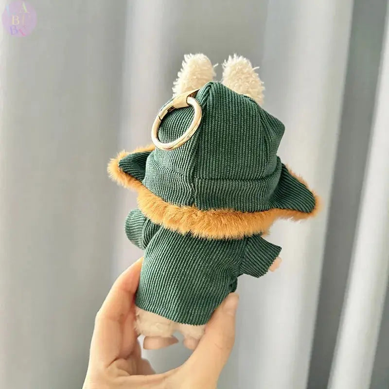🧥 Tenue Labubu 17 cm – Manteau Vert Armée & Chapeau Étoile Rouge | Look Aventure & Tissu Peluche Douce SiriuS