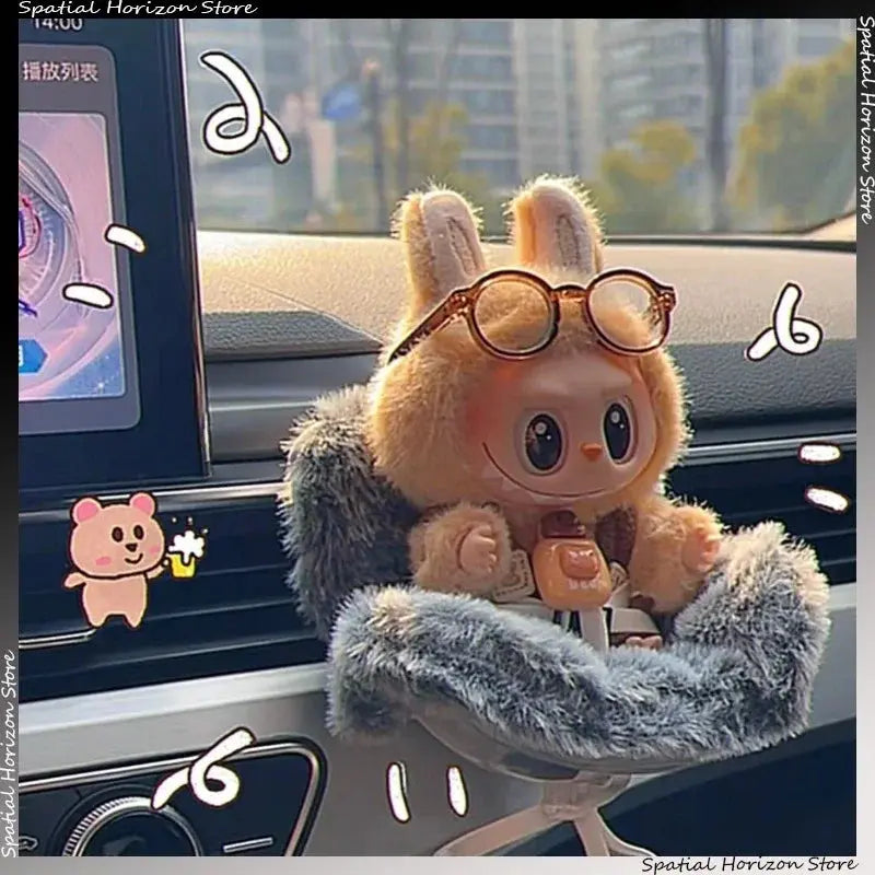 🚗 Mini Siège de Sécurité Kawaii Labubu – Pour Poupées de 15 à 17 cm - SiriuS