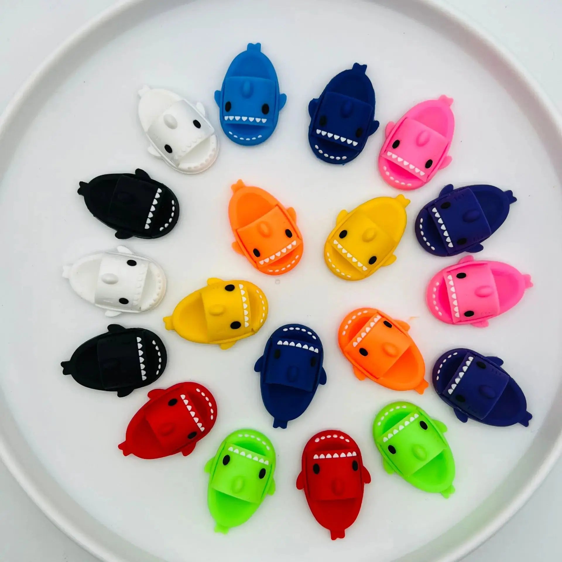 🦈 Chaussons Requin Miniatures – Accessoires Fantaisie pour Poupées Labubu - SiriuS