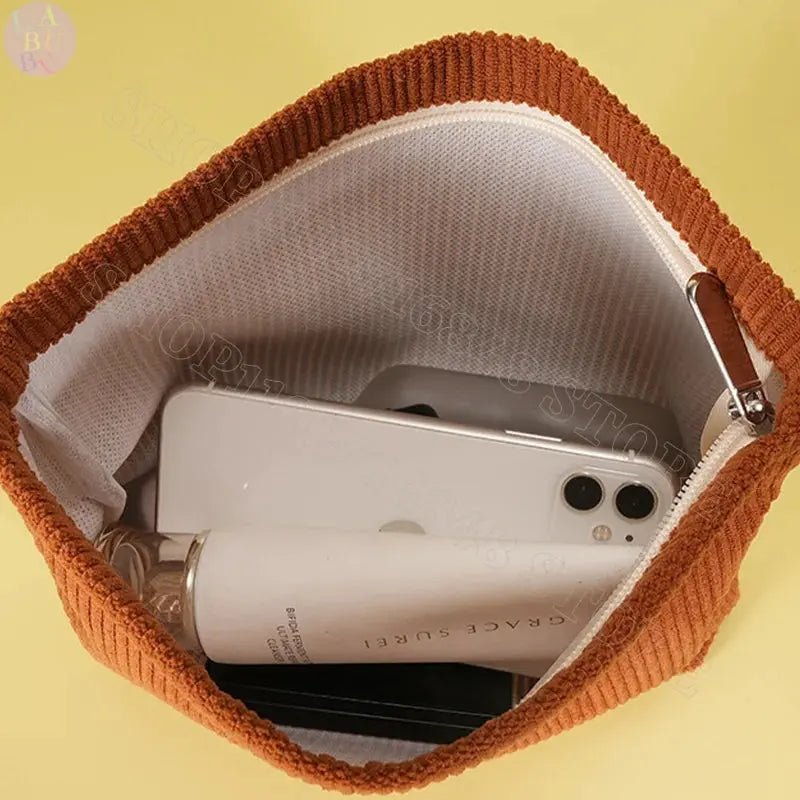 💄 Sac Cosmétique Labubu pour Femmes – Quand l’Anime Rencontre l’Élégance SiriuS