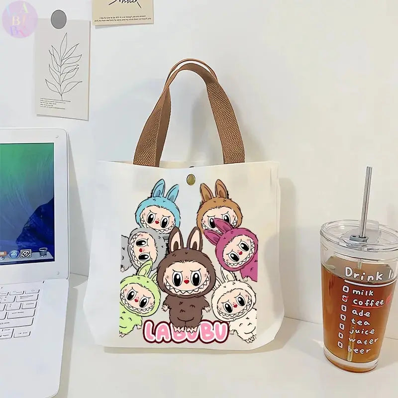 🎒 Sac en Toile Labubu – L’Accessoire qui Fait Sourire ! SiriuS