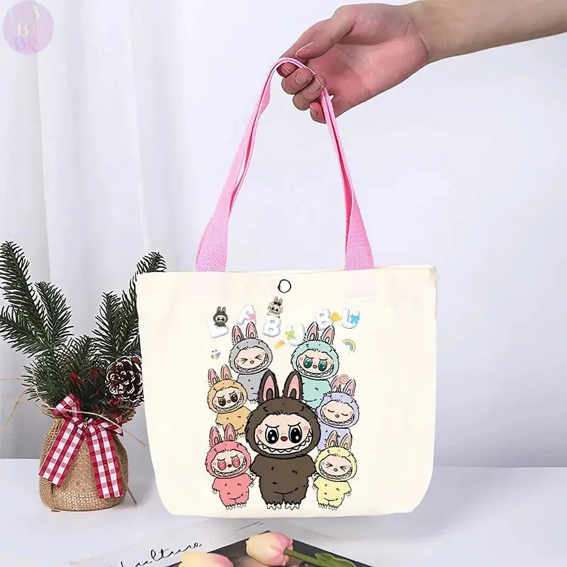 🎒 Sac en Toile Labubu – L’Accessoire qui Fait Sourire ! SiriuS