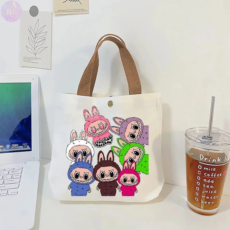 🎒 Sac en Toile Labubu – L’Accessoire qui Fait Sourire ! SiriuS