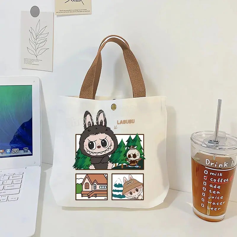 🎒 Sac en Toile Labubu – L’Accessoire qui Fait Sourire ! SiriuS