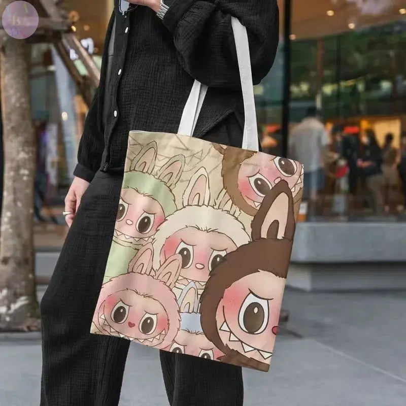 🧳 Sac en Toile Labubu – Motifs de Monstre, Grand Format, Grand Style ! SiriuS