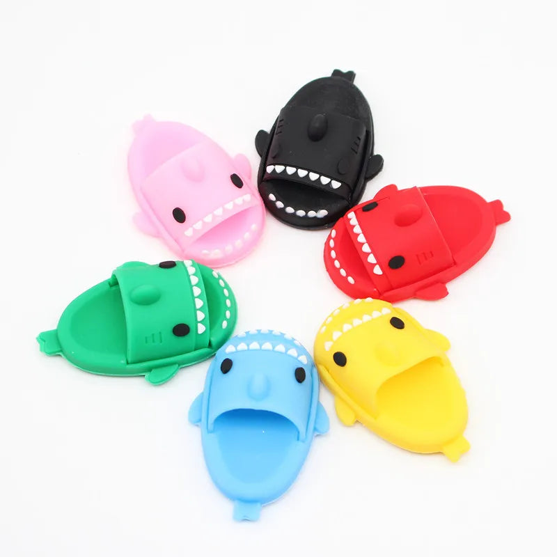 🦈 Chaussons Requin Miniatures – Accessoires Fantaisie pour Poupées Labubu - SiriuS