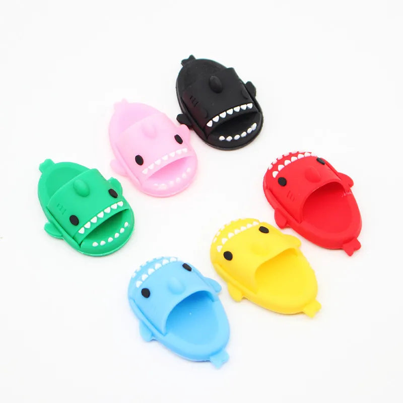 🦈 Chaussons Requin Miniatures – Accessoires Fantaisie pour Poupées Labubu - SiriuS