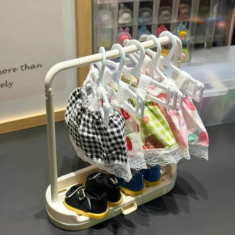 🧸 Labubu Mini Hangers – Lot de 10 Cintres avec Séchoir pour Poupées 17 cm - SiriuS
